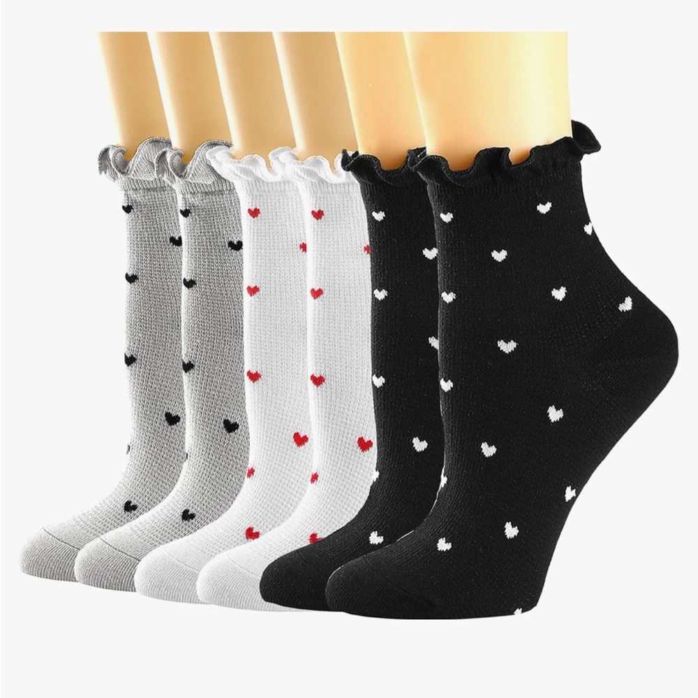 Heart Ruffle Ankle Socks ❤️🤍🖤